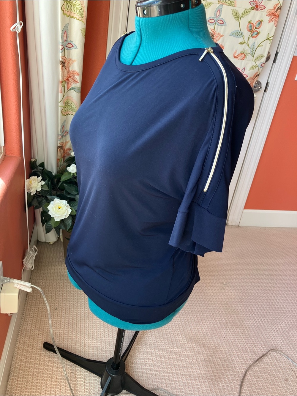 Chico's Navy Asymmetric Short-Sleeve Tunic with Shoulder Zip Trim SIZE 2
